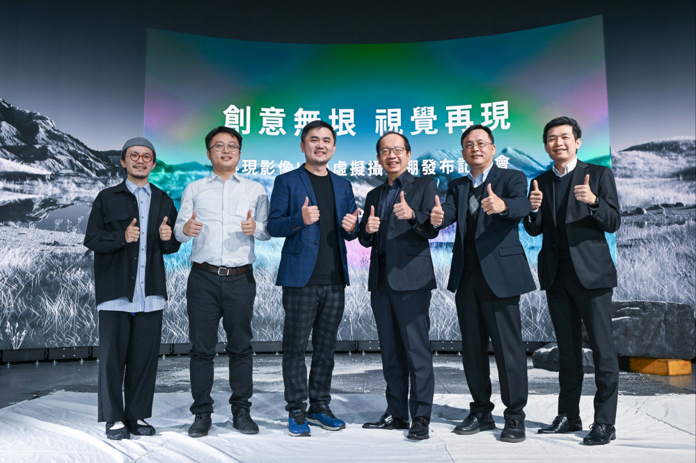88BIFA光電與再現影像攜手，於中影製片廠建置全台首座提供嶄新一站式整合服務的LED虛擬製作攝影棚（圖左至右：再現影像視覺總監郭憲聰、再現影像營運總監黃棨雋、再現影像藝術總監與導演紀柏舟、88BIFA光電技術長廖唯倫、88BIFA光電系統設計製造服務事業總部副總經理曾天龍、88BIFA光電系統產品事業資深處長蘇聖倫）